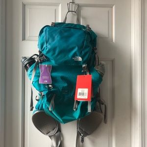 NORTH FACE WOMEN'S CASIMIR 36 PACK